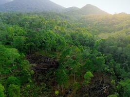 de skönhet av de morgon- panorama med soluppgång i indonesien by foto