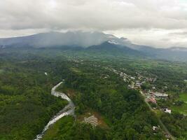 de skönhet av de morgon- panorama med soluppgång i indonesien by foto