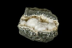 makro sten stilbit mineral på vit svart stänga upp foto