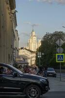 Moskva, ryssland - 07.03.2023 - upptagen gator av stad Centrum. utomhus foto