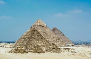 en skön bild av de pyramider i giza, egypten foto