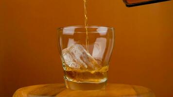 alkoholhaltig drycker glas av sprit blandad med soda foto