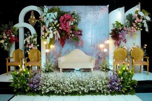 blomma arrangemang som en bakgrund för bröllop fester i Indonesien. foto