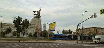 Moskva, ryssland - 08.09.2023 - arbetstagare och kolchos kvinna skulptur förbi vera mukhina konstnär på vdnkh webbplats. landmärke foto