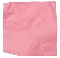 skrynkliga rosa ark av papper på vit isolerat bakgrund, klibbig notera foto