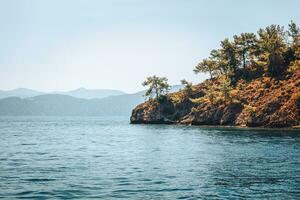 Fantastisk tropisk natur bland hav foto