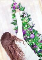 skön flicka nära jul träd foto