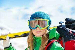 friska sportigt skidåkare kvinna foto