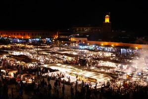 jemaa el-fnaa, fyrkant och marknadsföra plats i marrakech, marocko foto