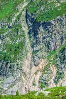 vandring till argentiere glaciär med de se på de massivet des aiguilles röda i franska alps foto