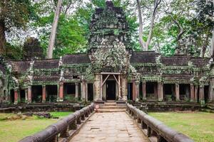 gammal ruiner i ta prohm eller rajavihara tempel på angkor, siem skörda, kambodja. foto