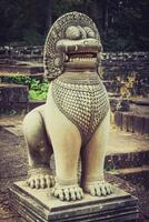 lejon staty på terrass av de elefanter, angkor thom, siemreap foto