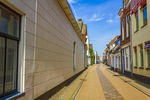stadsbild panorama gator byggnader och arkitektur groningen holland nederländerna foto