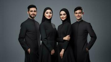 ai genererad grupp av muslim människor i svart kläder Framställ tillsammans isolerat på grå foto