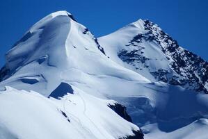 breithorn topp i swiss alps sett från klein matter foto