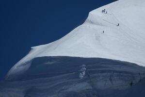 åka skidor backe i swiss alperna, zermatt foto