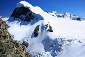 breithorn topp i swiss alps sett från klein matter foto