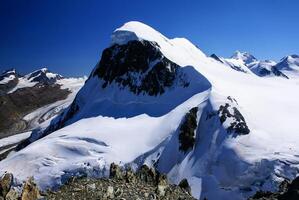 breithorn topp i swiss alps sett från klein matter foto