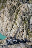 de bro spänner de sjö, triftsee, schweiz foto