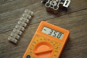 testare för mätning och reparation av elektriska apparater