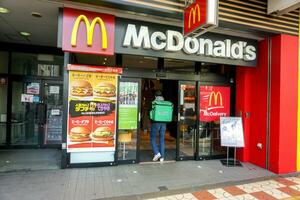 osaka stad, Japan, 2019 - närbild och se av mcdonalds snabb mat Lagra i osaka stad. foto