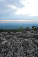 koppformad sten. pa hin ngam nationalpark i chaiyaphum, thailand foto