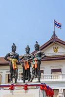 tre kungar monument i Chiang Mai, Thailand foto