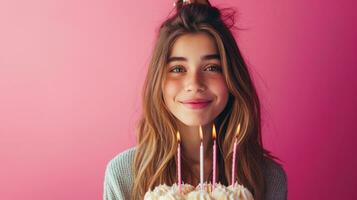 ai genererad Lycklig födelsedag lite flicka med födelsedag kaka mot levande minimalistisk bakgrund foto