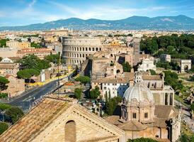 colosseum och basilika i rom foto