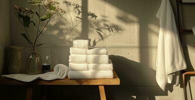 ai genererad vit handdukar är placerad på en tabell i en badrum. foto