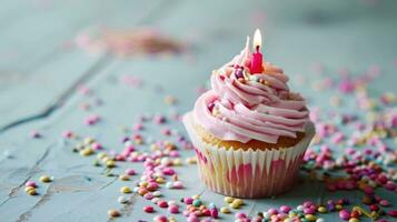 ai genererad rosa barnslig födelsedag muffin med ljus på minimalistisk bakgrund foto