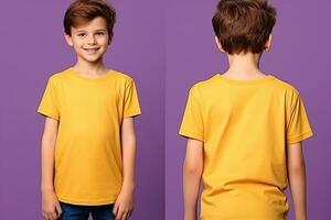 ai genererad liten pojke i gul t-shirt. barn t-shirt mockup. foto