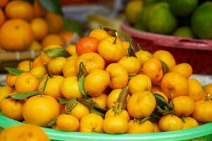 färsk mandariner på de marknadsföra i vietnam. foto