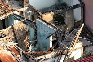 fjärdedel av förfallen lantlig hus, topp se foto