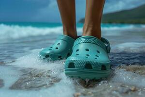 ai genererad crocs skodd fötter av ett person på de strand gående längs de surfa foto