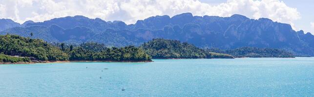 panorama Foto av vatten lagring elektricitet dammar resa och fritid,ratchaprapa damm surat än mig i thailand en skön turist destination