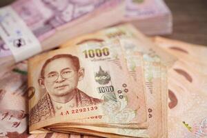thai baht sedel pengar, investering ekonomi, bokföring företag och bankverksamhet. foto