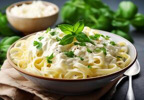 ai genererad topp se fettucine med Alfredo sås på vit bakgrund foto