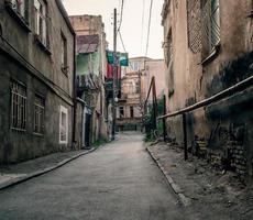 georgien, 2021 - utsikt över gatan i gamla stan foto