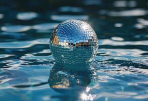 ai genererad disko boll mot de vatten foto