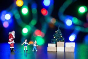 miniatyrfolk, jultomten leverans presentask till barn