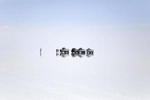 salar de uyuni, bolivia, 13 januari 2018 - expedition på salar de uyuni i bolivia. det är världens största saltplatta. foto