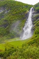 vackra avdalsfossen vattenfall utladalen ovre ardal norge. vackraste landskap. foto