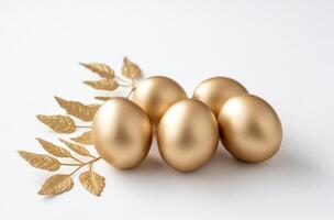 ai genererad gyllene påsk ägg på en vit bakgrund foto
