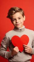 ai genererad en ung pojke med en röd papper hjärta på hans hand isolerat på röd valentine bakgrund foto