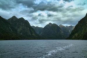 moln över tvivelaktiga ljud, fjordland foto