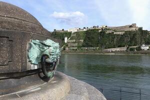 koblenz, Tyskland, 2023, coblenz fästning och fontän skulptur på de william jag monument, koblenz, rhineland palatinera, Tyskland foto