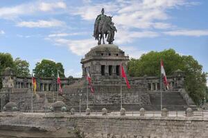 koblenz, Tyskland, 2023, tysk hörn med de ryttare staty av william jag, först tysk kejsare, koblenz, rhineland palatinera, Tyskland foto