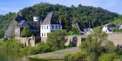 kobern-gondrof, Tyskland, 2023 - gondorf slott längs de mosel flod, kobern - gondorf, rheinland-palatinate, Tyskland foto