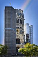 berlin, Tyskland, 2021 - kaiser Wilhelm minnesmärke kyrka, kurfurstendamm, Charlottenburg, berlin, Tyskland foto